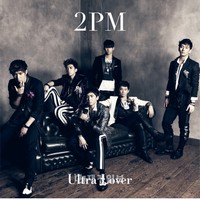 最近日本で3枚目のシングル「Ultra Lover」をリリースし、着うたと着ムービーチャート1位、オリコンチャート3位、主要なCDショップのチャートでも1位を記録するなど人気を博している男性パフォーマンスグループ「2PM」（ツーピーエム）の12月のアリーナツアーチケットが1分で完売した。