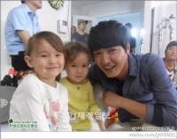 韓国の人気俳優ユン・サンヒョンの「お父さん笑顔」が話題になっている。