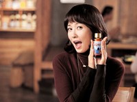 韓国の女優キム・ソナが飲みすぎ・二日酔い解消飲料『モーニング・ケア』のCMモデルに抜てきされた。
