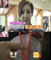 韓国女性4人組グループ「Brown Eyed Girls」(ブラウン・アイド・ガールズ)のメンバー、カインが角度22度という「V ライン」(V字のフェイスライン)を披露して話題となった。写真=SBS 放送キャプチャー