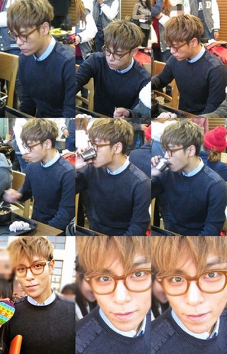 韓国男性人気グループ「BIGBANG」（ビッグバン）のT.O.Pが大学の学食で食事している写真が、ネットユーザーの間で話題になっている。写真=オンラインコミュニティー