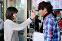 韓国MBC水木ドラマ『私も、花！』で、イ・ジアがユン・シユンにビンタを食らわせた。
