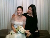 歌手イ・ヒョリが、同い年の親友、女優パク・シヨンの結婚式に出席した。