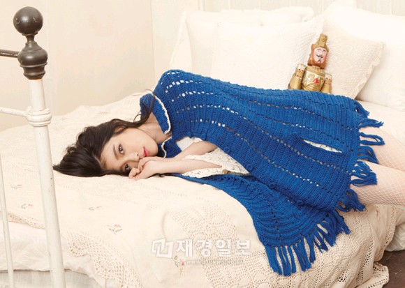 1年ぶりのアルバムリリースでファンの期待を一身に浴びている女性歌手IU（アイユー）が、新コンセプトイメージを公開した。