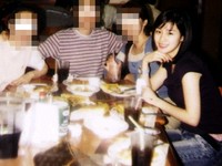 オンラインコミュニティの掲示板に22日、友人と共にレストランで食事をしているキム・テヒの写真が投稿された。写真=オンラインコミュニティ
