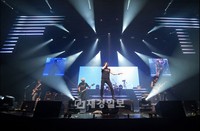 韓国男性アイドルグループ「FTISLAND」（エフティー・アイランド）は26日と27日の両日、ソウルのブルースクエアでアンコールコンサート“MEMORY IN FTISLAND2011 IN SEOUL”を開き、多国籍ファンと楽しい時間を過ごした。