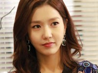 女優のイ・ジンが韓国KBS2TV水木ドラマ『栄光のジェイン』の撮影現場で、寒さに打ち勝つ姿を見せ話題だ。