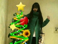 韓国ガールズグループ「f(x)」（エフエックス）のソルリがキュートなクリスマスツリーに変身を遂げた。写真=ソルリのme2Day