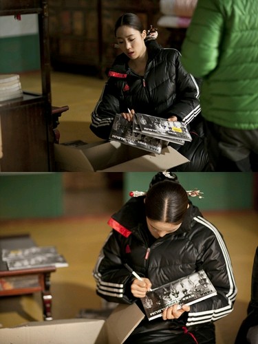 韓国の歴史ドラマ「仁粹（インス）大妃」で少女の頃の仁粹大妃役を熱演中のT-ARA（ティアラ）のウンジョンが、 “かわいい末っ子”として撮影現場の雰囲気を和やかにしている。写真=JTBC/メガフォン