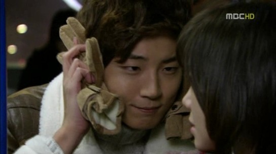 韓国MBCのドラマ『私も花』にジェヒ役として出演中のユン・シユンの演技が視聴者のあいだで好評だ。写真＝MBC放送のキャプチャ
