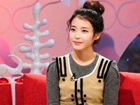韓国の人気女性歌手IU(アイユー)が芸能企画会社に詐欺に遭いかけたことがあると告白し、話題となっている。写真=韓国KBS