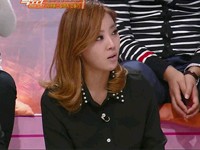 Brown Eyed Girlsのナルシャ、人気ドラマ『私も、花！』に出演中のソ・ヒョリム、“国民の妹”IU（アイユー）が同じデザインの衣装でそれぞれ違う魅力を発散し、話題となっている。写真=韓国SBS放送のキャプチャー