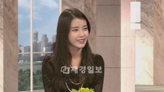 韓国の人気歌手IU（アイユー）が、韓国MBC「ニュースとインタビュー」に出演した。写真=韓国MBC放送キャプチャー
