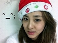 2NE1サンダラ・パク、サンタ帽でファンに 「メリークリスマス」