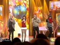 25日午後に放送された韓国SBS『人気歌謡』で、Electro Boyz（エレクトロボーイズ）とSISTAR（シスター）のヒョリンが、「Ma Boy2」のステージで共演した。写真=韓国SBS放送のキャプチャー