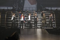 K-POP“野獣アイドル ”の2PM（ツーピーエム）が、12月14日に全国ツアー『2PM ARENA TOUR 2011“REPUBLIC OF 2PM”』のさいたまスーパーアリーナ公演を行った。撮影=チャニ・キム