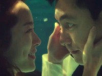JTBC月火ドラマ『パダムパダム・・・彼と彼女の心拍音』で、ガンチル（チョン･ウソン演）とジナ（ハン･ジミン演）が月夜の湖でロマンチックな水中デートを繰り広げる。 