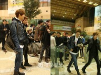 27日、韓国のあるポータルサイトに、金浦空港に現れたSS501のメンバー、パク・ジョンミンの空港ファッション写真が掲載された。
