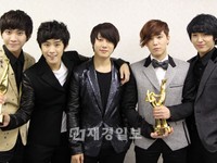FTISLANDが、韓国で音楽章として最も権威のあるゴールデンディスク授賞式で2冠を達成した。