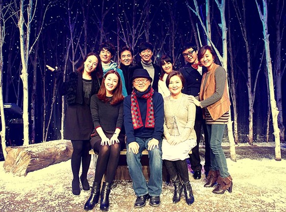 韓国で上演中のミュージカル『冬のソナタ』の公演会場に、ドラマ『冬のソナタ』の出演陣が総出動した。写真 =ユンスカラー
