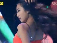 ガールズグループSISTAR（シスター）のボラが17日に放送された韓国SBSバラエティー番組『強心臓』でセクシーダンスを披露し話題となった。写真=SBS放送キャプチャー