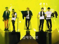 韓国男性グループ「BINGBANG」(ビッグバン)と男性3人組グループ「JYJ」（元東方神起のジェジュン、ユチュン、ジュンスによるグループ）がそれぞれ「正月(韓国の旧正月)にテレビで見たい男性グループ」1位、2位に選ばれた。
