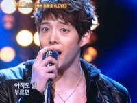 ドラマ『乱暴なロマンス』に出演中のカン・ドンホが韓国SBS『俳優ポップスター』で歌唱力を披露し話題だ。