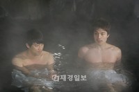 KBS2水木ドラマ『乱暴なロマンス』の日本での温泉シーンのビハインドストーリーがGnGプロダクションの公式ブログで公開された。