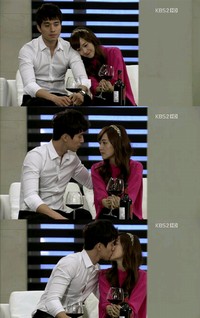KBS2水木ドラマ『乱暴なロマンス』の第9話で、俳優イ・ドンウクと少女時代のジェシカが刺激的なワインキスを披露した。