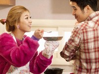 TV朝鮮週末ドラマ『コ・ボンシルおばさんを救え』で、コ・ボンシル(キム・ヘスク)の娘、美大生ソ・イニョンを演じているf(x)のルナが、第16話で初々しい花嫁姿で登場する。