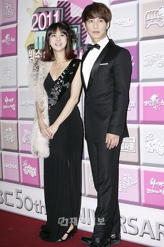 歌手キム・ウォンジュンが、“仮想”ではなく実際に好意を抱いて女優パク・ソヒョンに告白したことが明らかになった。