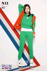 JYJ（ユチュン・ジェジュン・ジュンスによるユニット）とミン・ヒョリンが、ファッションブランドNIIのスポーツブランド「RU.N」の紙面広告で共演した。