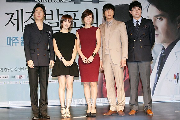 韓国JTBC月･火ミニシリーズ『シンドローム』の制作発表会が7日午後、ソウル蚕院洞（チャムウォンドン）ザ・リバーサイドホテルのコンサートホールで開催された。