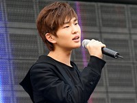 韓国男性グループ「SHINee」(シャイニー)のリーダー、オンユが足首負傷のため8日(現地時間)にフランス・パリのベルシー・スタジアムで開かれた韓国KBS 2TV の『ミュージックバンク・イン・パリ』の舞台に参加することができなかった。
