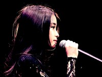 歌手IU（アイユ）の日本でのショーケースの実況が収められたスペシャル映像が公開された。
