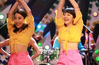 韓国MBC創社50周年特別企画ドラマ『光と影』で、劇中の舞台後に繰り広げられる攻防が視聴者たちから大好評のナルシャ（Brown Eyed Girls）と女優イ・アイが最近、魅力満載の写真を公開した。写真=（株）ケイパックス