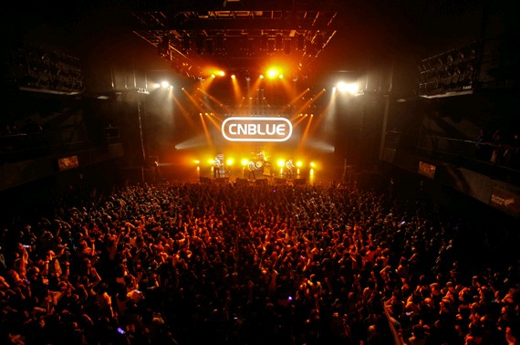 韓国男性バンドCNBLUE(シーエヌブルー)が、日本で発表した2ndメジャーシングル「Where you are」の発売記念全国ツアーライブを大盛況で終えた。
