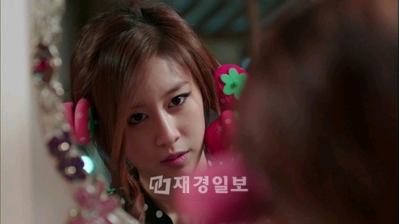 T-ARA（ティアラ）のジヨンが韓国KBS2TV月火ドラマ『ドリームハイ2』で使ったお姫様鏡が話題だ。