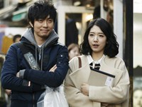 韓国MBCミュージック『その女作詞、その男作曲』で呼吸を合わせるパク・シネとユン・ゴンの撮影ビハインドカットが公開され話題だ。