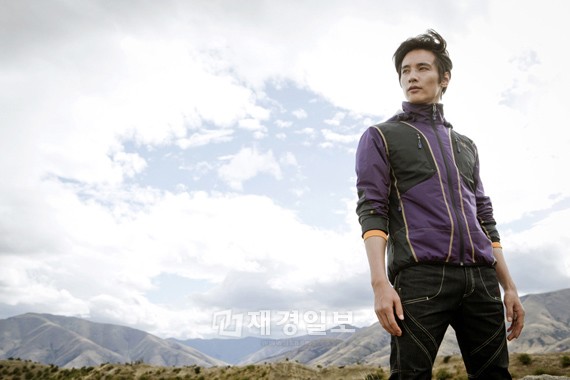 韓国を代表するイケメン俳優ウォンビンが、ニュージーランドで行ったテレビCM撮影現場の写真が公開された。