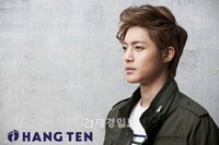 韓国のカジュアルブランド「HANG TEN Korea(ハンテンコリア)」(代表 Shivkumar Ramanathan、www.hangten.co.kr)が、韓国男性アイドルグループSS501(ダブルエスゴーマルイチ)のリーダー、キム・ヒョンジュンがモデルのグラビア写真を公開した。