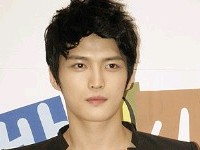 韓国人が最も憧れる顔の芸能人として、男性はJYJのキム・ジェジュンが、女性では歌手のIU（アイユ）が1位に選ばれた。