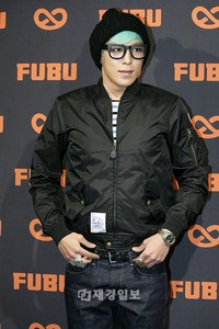 BIGBANG（ビッグバン）のT.O.Pがストリートカジュアルブランド「FUBU」の新発売デニム「2TOP Jeans」のモデルに選ばれた。