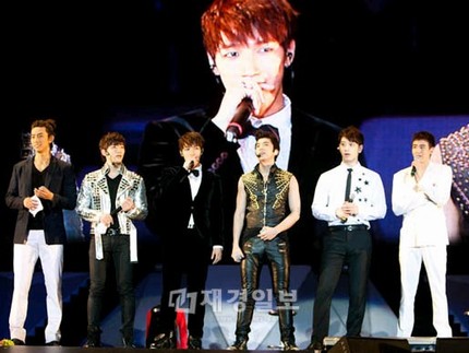 2PMが10日、香港でアジアツアー「Hands Up Asia Tour」の最終公演を成功させ、ツアーの幕を閉じた。
