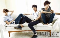 韓国の新鋭男性グループ「EXO-K」（エクソ・ケー）が、スタースタイルマガジン『HIGH CUT』（ハイカット）を通じて初の単独グラビアを公開した。写真=HIGH CUT
