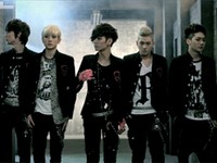 韓国の新人ボーイズグループNU'EST(ニューイースト)が15日の夜0時、彼らの公式ホームページのオープンとともに、韓国の各種オンラインサイトでデビューシングル『FACE』の音源とミュージックビデオを公開した。