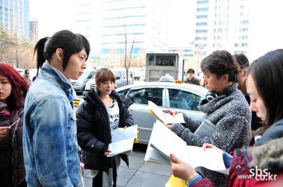 JYJのパク・ユチョンが17日午前、ドラマの撮影現場に復帰した。写真=SBS