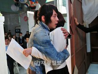 SBS水木ドラマ『屋根裏部屋の皇太子』でホン・セナ役を熱演中のチョン・ユミが話題だ。
