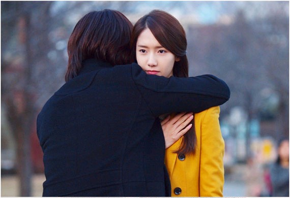 KBS 2TV月火ドラマ『ラブレイン』(脚本オ・スヨン、演出ユン・ソクホ、制作ユンスカラー)のチャン・グンソクとユナが、愛の告白に続き、切ないハグシーンを見せる。