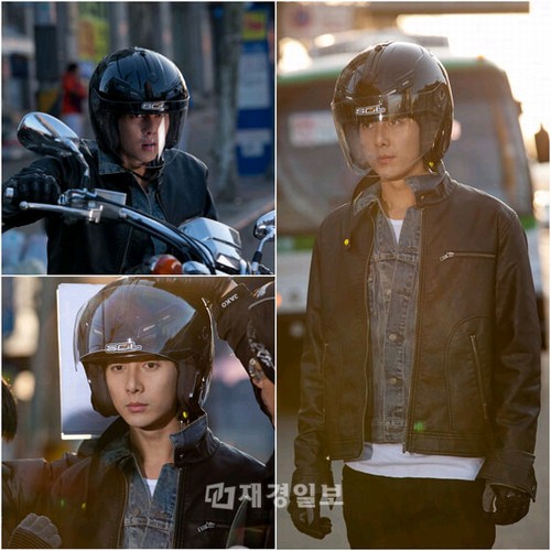 韓国SBS PLUS新月火ドラマ『あなたを愛しています』（脚本キム・ミョンホ、演出ユン・リュヘ）に出演するキム・ヒョンジュン（マンネ）のカリスマ性あふれるライダー姿が公開され、話題になっている。